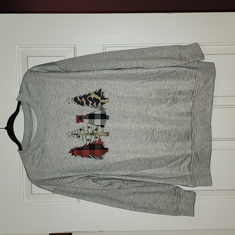 Holiday themed long sleeve tee. Women's Medium